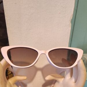 Chic Pink Cat-Eye Sunglasses